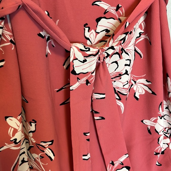 Coral dress with big white flowers, knee length dress, short sleeve dress - Picture 8 of 13